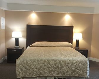 صنرايز موتل - ريجينا - غرفة نوم