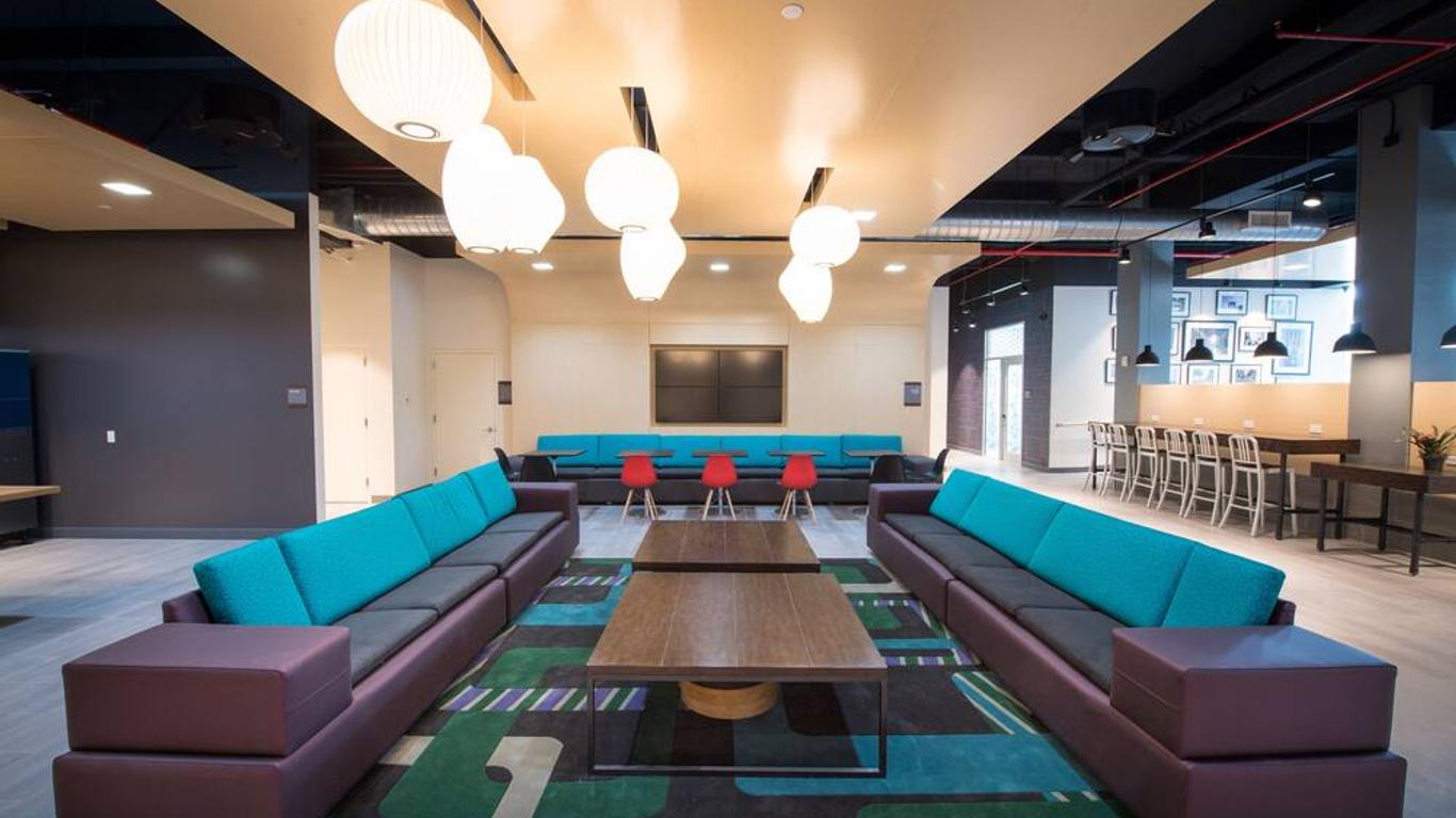 ألوفت نيويورك لاجوارديا إيربورت