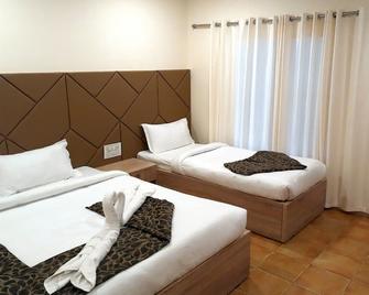 Grand Kodai Sr Inn - Kodaikanal - Bedroom