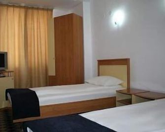 Plus Hotel - Craiova - Soverom