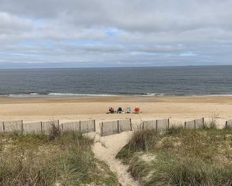 Pink Flamingo At The Beach 2 Bedroom Cottage By RedAwning - Norfolk - Strand