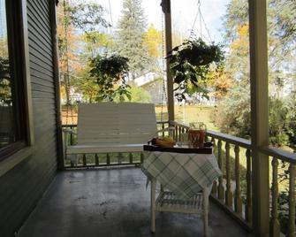 Bridgewalk Bed & Breakfast - Central Lake - Balcony