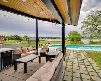 Lakefront Washington Home with Private Pool and Sauna - Moses Lake - Pool