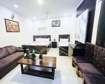 Tom and jerry residency - New Delhi - Sovrum