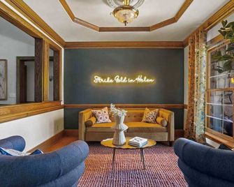 Gold Leaf Chalet - Helen - Lounge