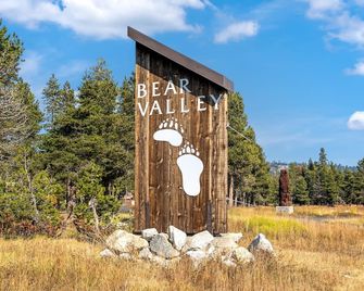 Bright and Airy Condo, Sleeps 4! - Creekside #103 by Bear Valley Vacation Rentals - Arnold - Restaurante