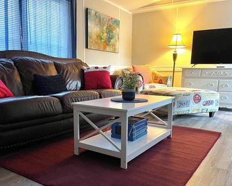 3/2 Sunken Treasure Spacious Home in college town of Troy with WiFi, AC - Troy - Sala de estar