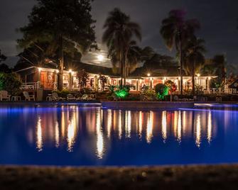 Beer Hotel Iguazú - פוארטו איגואזו - בריכה