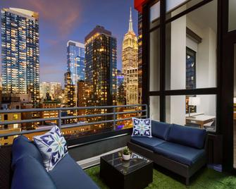 DoubleTree by Hilton Hotel New York City - Chelsea - New York - Balcony