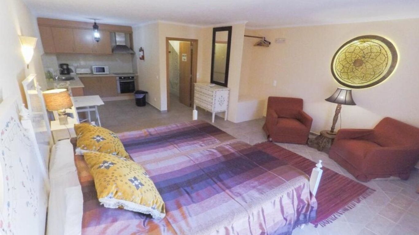 Inn Seventies Cheap & Chic