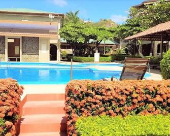 Hotel & Villas Huetares - Playa Hermosa - Piscina