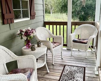 Country Cottage, 40 Acres, Outdoor Kitchen w/ B-que, Campfire, & Horse Stables. - LaBelle - Balkon