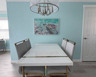 Flamingo Inn - Premiere King Efficiency #101 - Fort Myers Beach - Їдальня