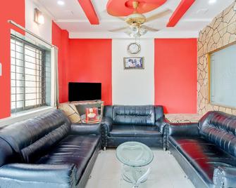 OYO 40162 Hotel Tiranga - Chākan - Sala de estar