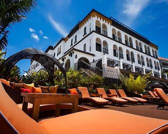 Just What You Were Looking For! Balcony, Pool, Pets Allowed, Near St. Pete Beach - Saint Pete Beach - Terasa