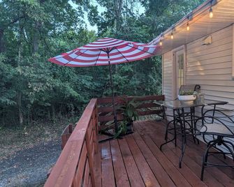 Charmful Cabin next to Wildlife Refuge/ Pet-friendly - Carbondale - Patio