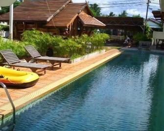 Phuket7-inn Hotel - Chalong - Piscina