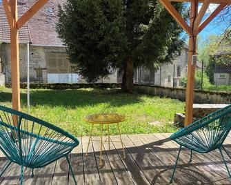 Gite du sapin - Orgelet - Patio