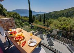 Contemporary Villa with A\/C, Private Pool, Panoramic Hillside and Sea Views 10 mins from Fiscardo! - Katsarata - Balcony