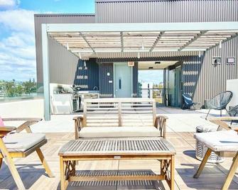 The Executive Getaway - San Diego - Patio