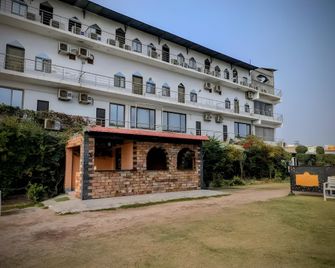 Pakistan Club Inn Hotel - Sukkur - Building