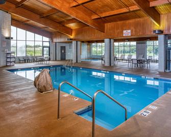 DoubleTree by Hilton Appleton - Appleton - Zwembad