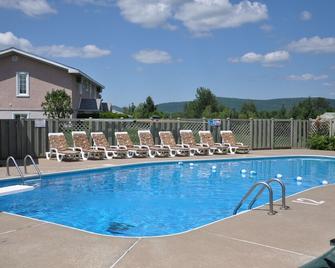Auberge Matha - Saint-Jean-de-Matha - Pool