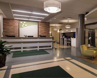 Maximum Comfort! w/ Complimentary Airport Shuttle Service, Pets are Welcome! - Rosemont - Lobby