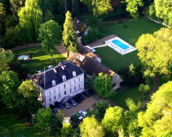 Chateau de Challanges - Beaune - Building