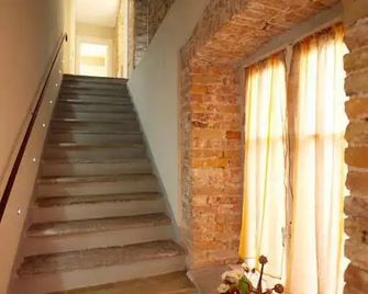 Rocche Costamagna Art Suites - La Morra - Escaleras