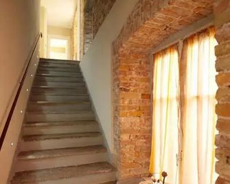 Rocche Costamagna Art Suites - La Morra - Escaleras