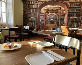 Chapter 1 Hotels - וויימאות' - מסעדה