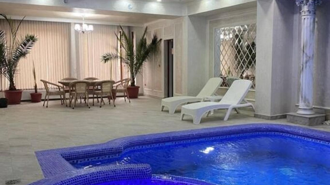 Navro'z Hotel