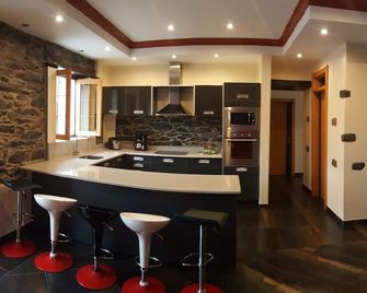 Quintinha do Álvaro - Holiday House - Santana - Cocina