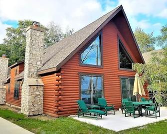 Unity Log Cabin on Bass Lake - Knox - Building