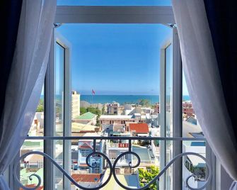 Hata Hotel - Qui Nhon - Balkón
