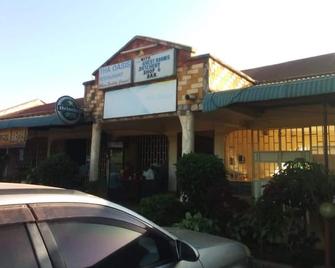The Oasis Hotel - Makindu - Building