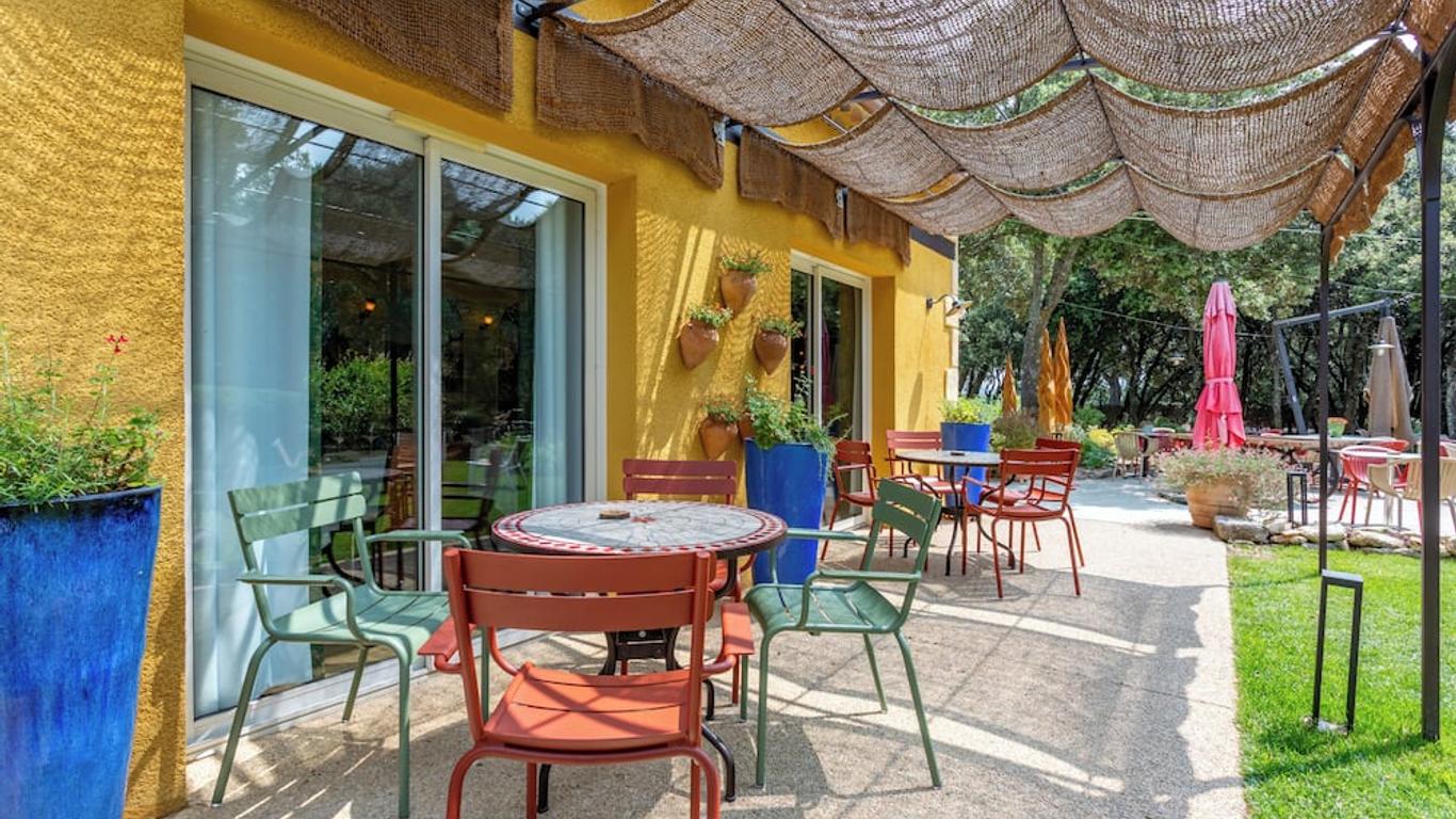 Logis La Bastide De Grignan Hotel & Restaurant La Chênaie