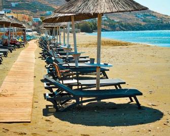 Tinos Beach Hotel - Kionia - Пляж