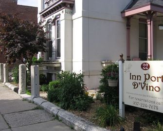Inn Port Lodging - Dayton - Außenansicht