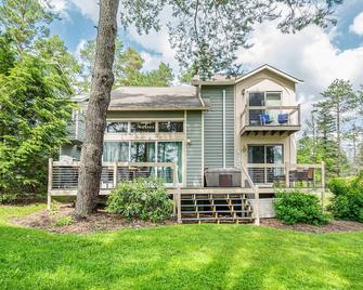 Lazy Day Hideaway - McHenry - Building