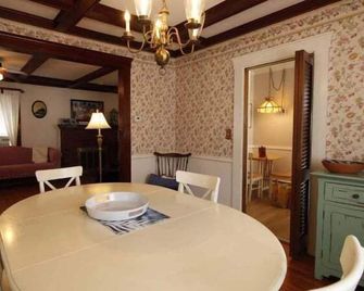 ATL110F | Classic Seashore Colonial, 1 block to beach/boards, 4 Badges by Shore Points Vacations - Point Pleasant Beach - Essbereich