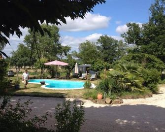 Domaine à Marmande - Berdoues - Piscine