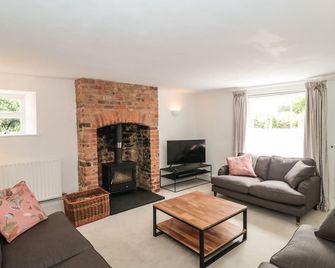 Overton Cottage, Pet Friendly, With Open Fire In Sturminster Newton - Sturminster Newton - Living room