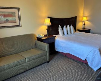 Days Inn by Wyndham Pittsburg KS - Pittsburg - Bedroom