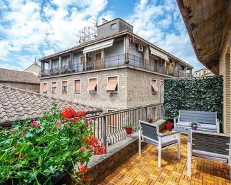 Apartment in Central Terni – 2 Bedrooms and Terrace - 테르니 - 발코니