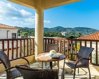 Skopelos Holidays Hotel & Spa - סקופלוס - מרפסת