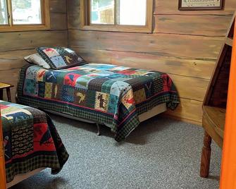 Relaxing cozy cabin on beautiful Pere Marquette River - Recently Renovated!! - Branch - Bedroom