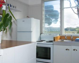 Russell-Orongo Bay Holiday Park - Russell - Kitchen