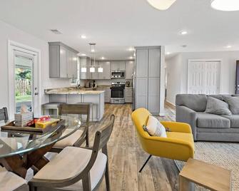 Cheerful | 4-bedroom bungalow | free parking - Springfield